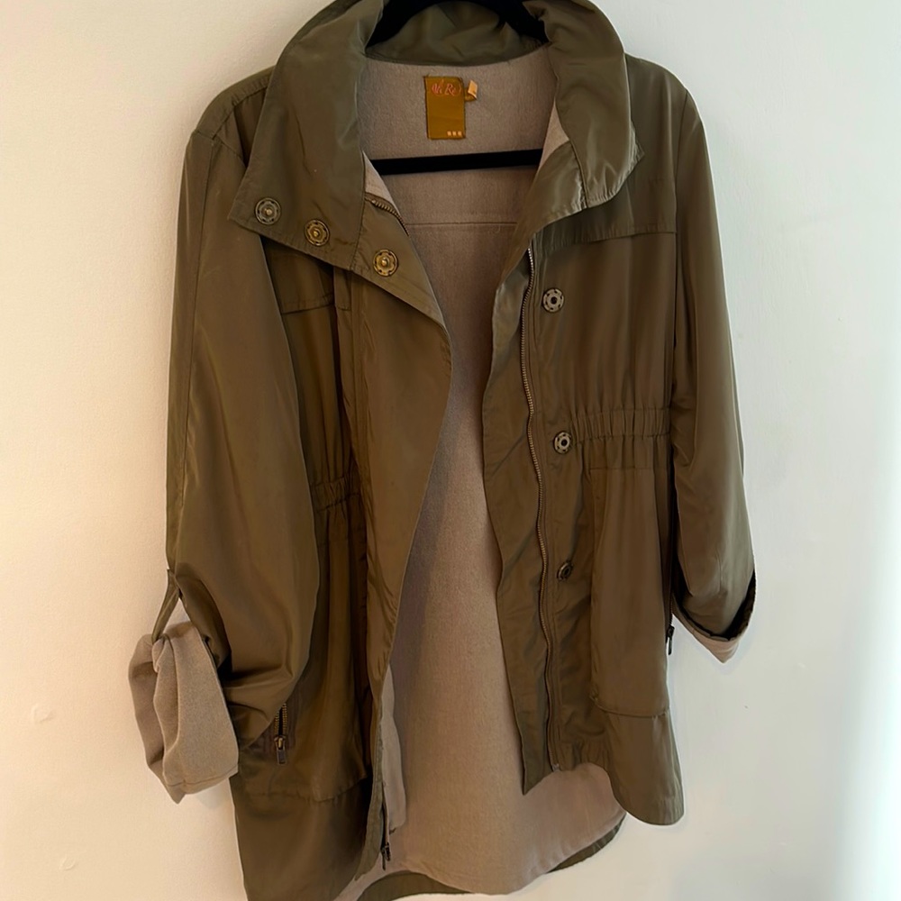 Ali Ro anorak rain coat. With adjustable sleeves and hood size 2 (fits up to 8)